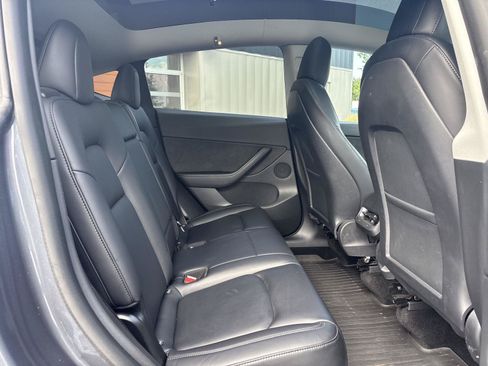 Used 2021 Tesla Model Y Long Range AWD/4WD image 16