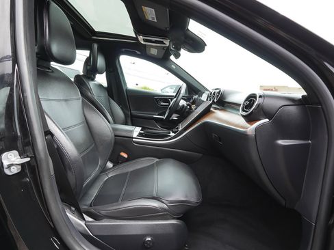 Used 2025 Mercedes-Benz C 300 4MATIC Sedan image 40