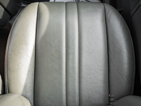 Used 2018 Chevrolet Express 3500 w/ Driver Convenience Package image 32