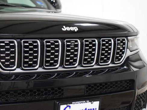 Used 2024 Jeep Grand Cherokee L Summit w/ Advanced Protech Group IV AWD/4WD image 11