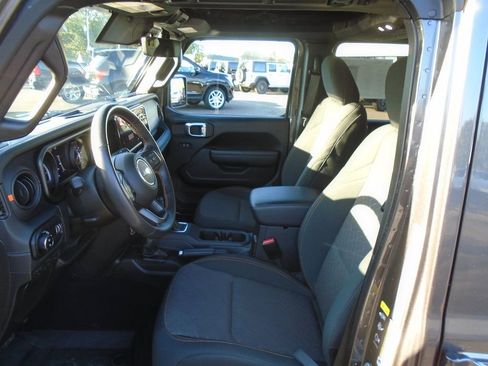 Certified 2024 Jeep Gladiator Mojave w/ Technology Group image 8