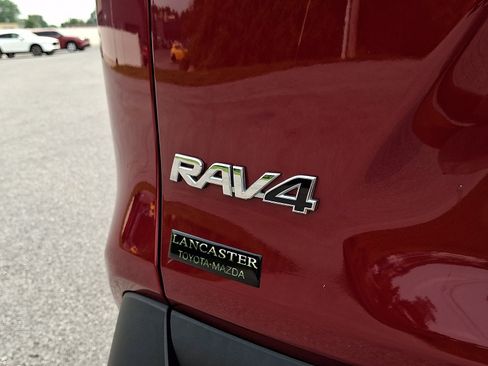 Certified 2021 Toyota RAV4 XLE w/ XLE Grade Weather Package AWD/4WD image 29