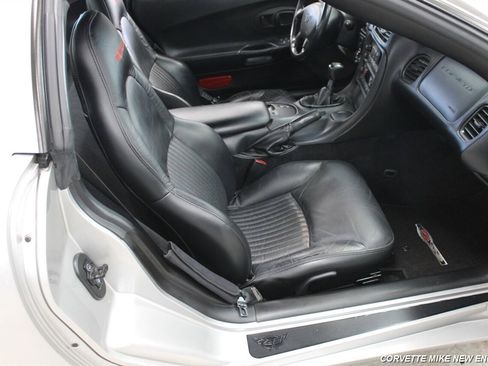 Used 2004 Chevrolet Corvette Z06 w/ Memory Package RWD image 28