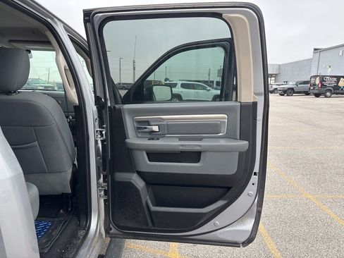 Used 2019 RAM 1500 Classic SLT w/ Luxury Group image 33