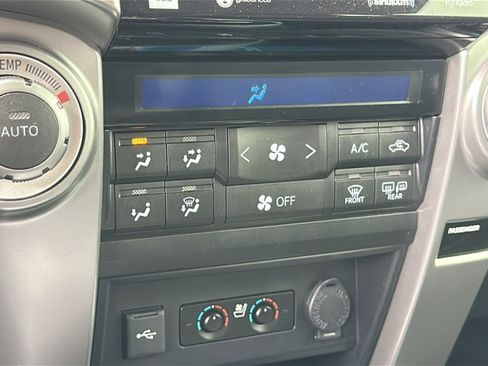 Used 2020 Toyota 4Runner Limited image 14