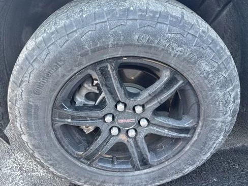 Used 2022 GMC Acadia AT4 w/ Technology Package image 2