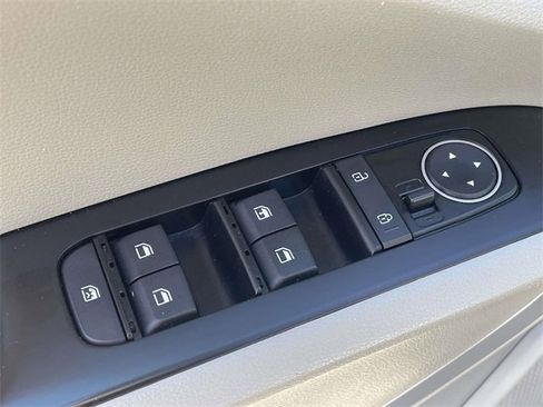 Used 2023 Kia Soul LX w/ LX Technology Package image 25