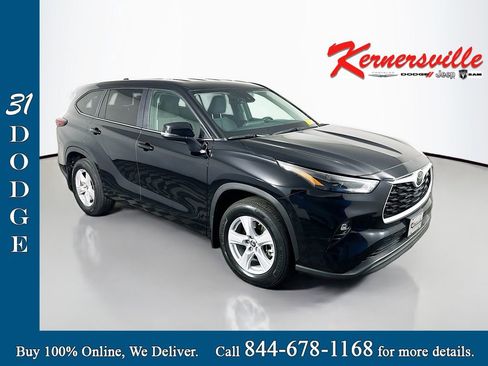 Used 2024 Toyota Highlander LE image 1