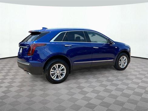 New 2025 Cadillac XT5 Luxury image 7