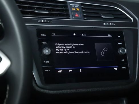 Used 2023 Volkswagen Tiguan SE w/ Panoramic Sunroof Package FWD image 27