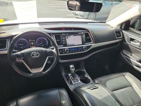 Used 2018 Toyota Highlander XLE FWD image 26