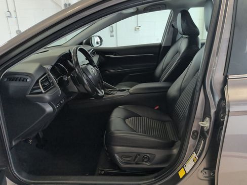 Used 2021 Toyota Camry SE FWD image 9