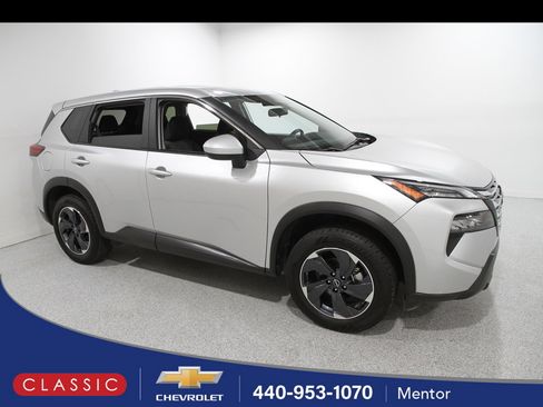 Used 2024 Nissan Rogue SV image 1