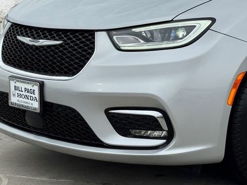 Used 2026 Chrysler Pacifica Limited image 6