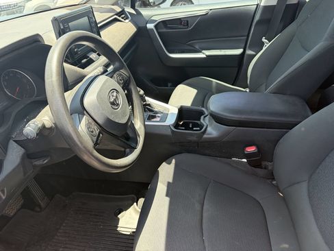 Used 2022 Toyota RAV4 LE AWD/4WD image 6