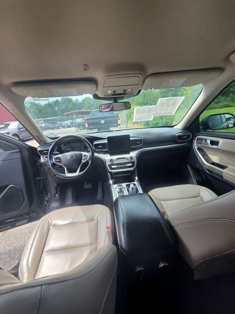 Used 2021 Ford Explorer XLT w/ Equipment Group 202A RWD image 5