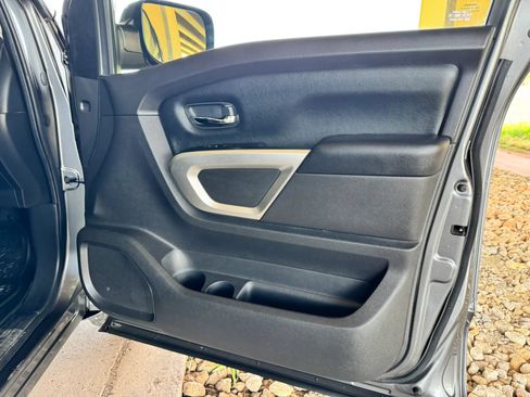 Used 2018 Nissan Titan SV AWD/4WD image 22