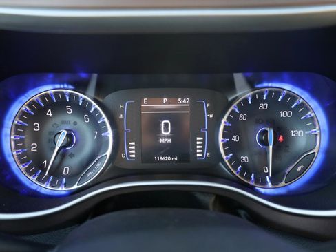 Used 2021 Chrysler Voyager Lxi image 8