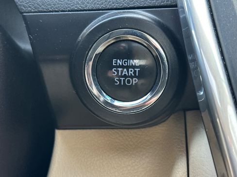 Used 2017 Toyota Camry XLE image 24