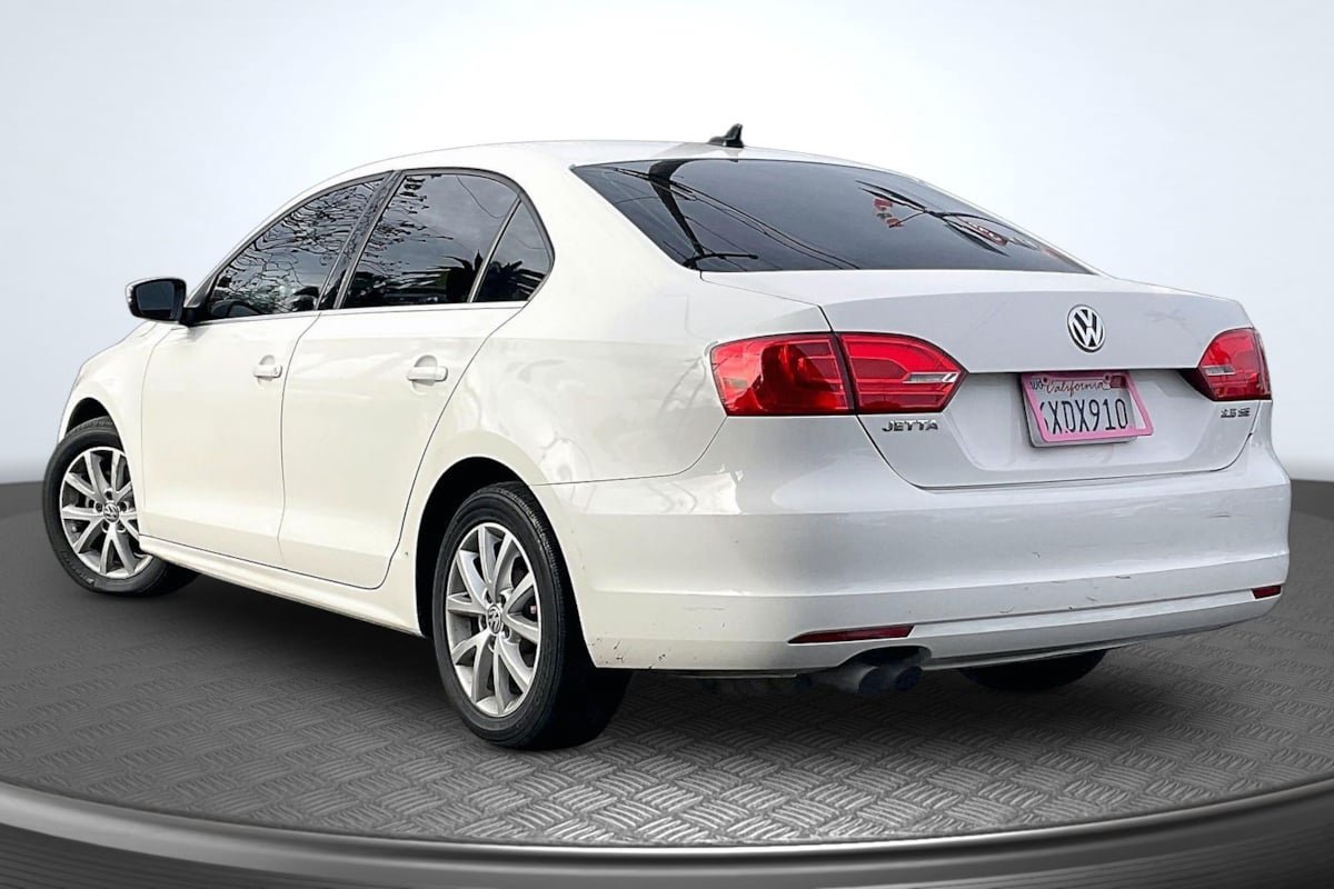 Used 2013 Volkswagen Jetta SE FWD image 2