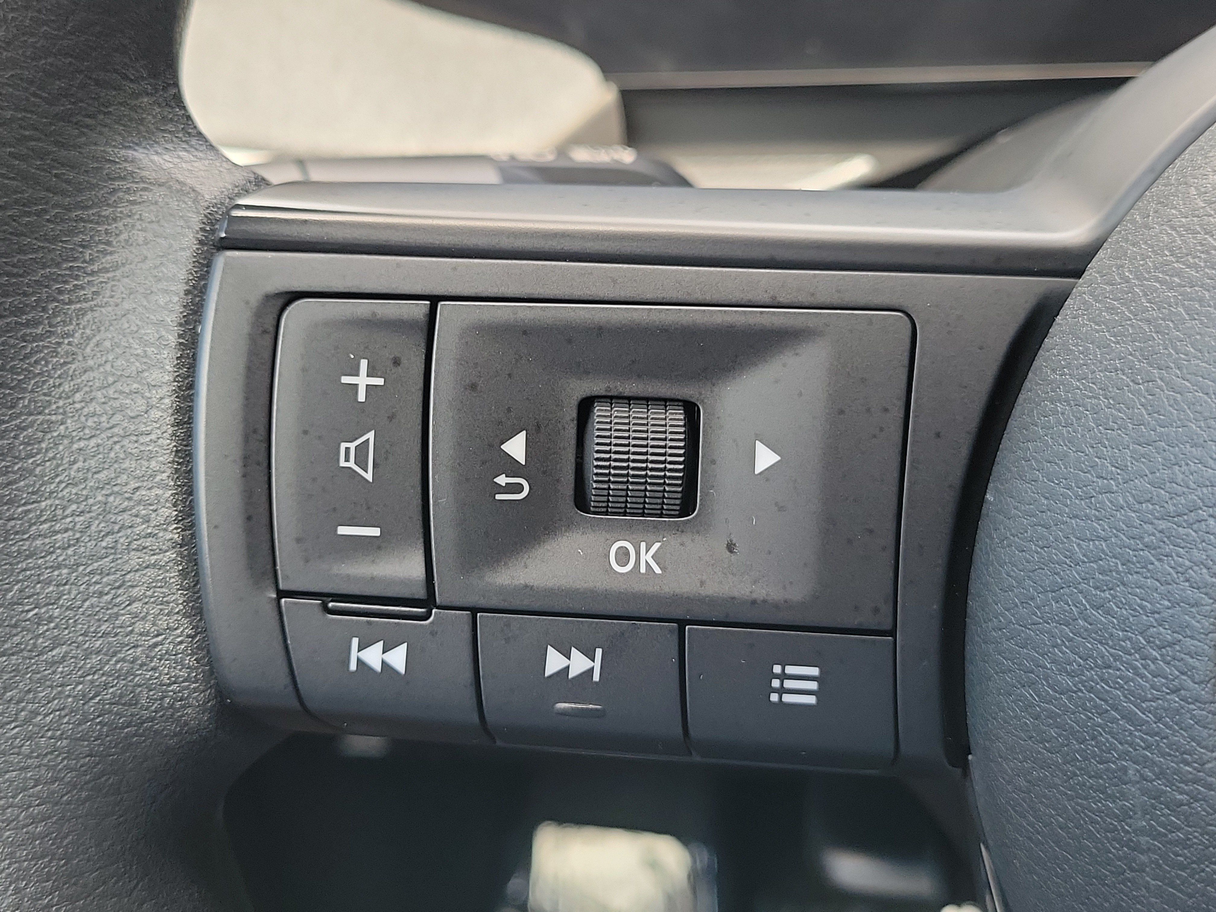 Used 2025 Nissan Kicks SV FWD image 22