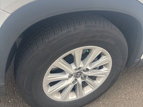 Used 2024 Toyota Grand Highlander XLE image 2