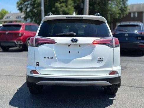 Used 2018 Toyota RAV4 XLE AWD/4WD image 4