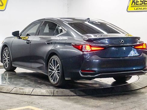 Used 2025 Lexus ES 300h w/ Premium Package image 2