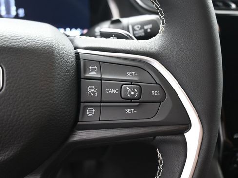 New 2025 Jeep Grand Cherokee Laredo w/ Luxury Tech Group I image 23