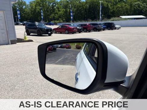 Used 2017 Nissan Versa SV FWD image 35