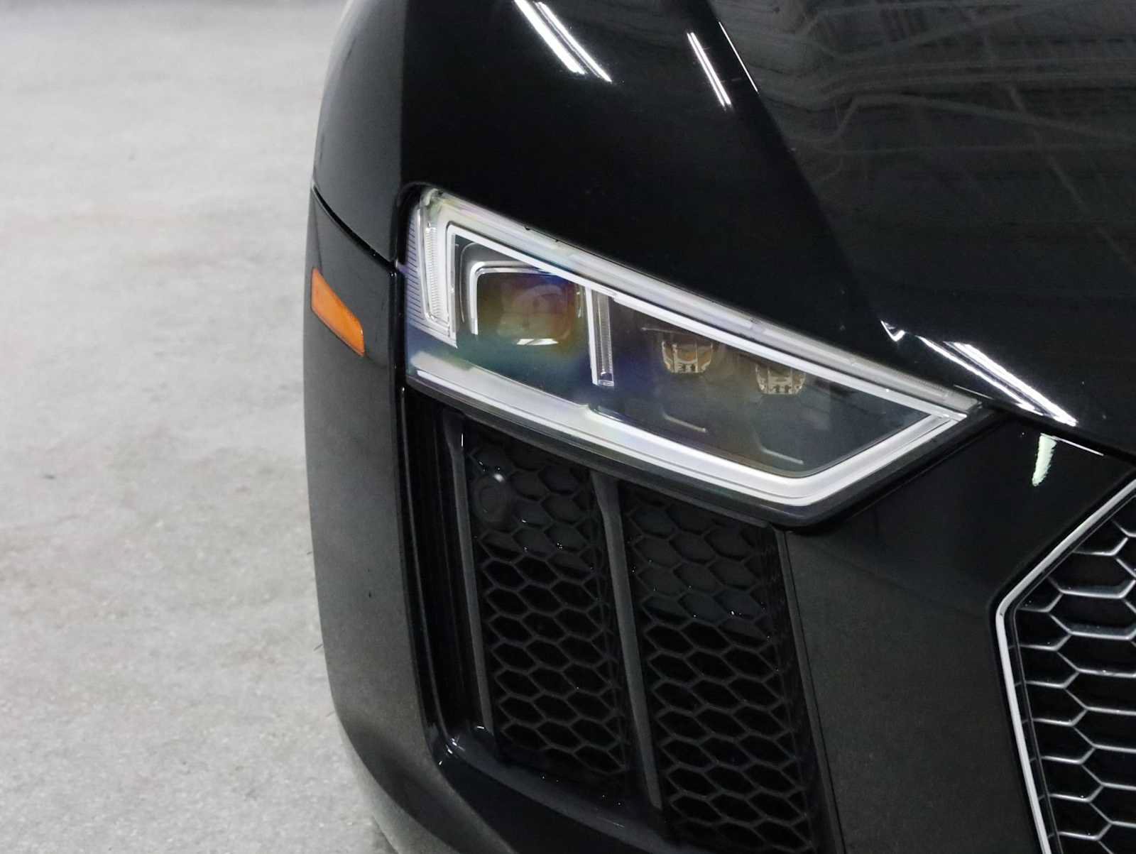 Used 2017 Audi R8 V10 w/ Carbon Exterior Package AWD/4WD image 15