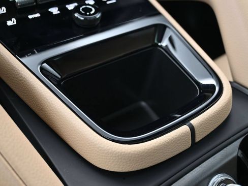 Certified 2025 Porsche Cayenne Coupe AWD/4WD image 20