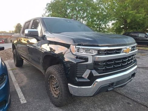 Used 2023 Chevrolet Silverado 1500 LT w/ Protection Package AWD/4WD image 3
