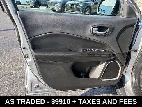 Used 2018 Jeep Compass Latitude w/ Popular Equipment Group AWD/4WD image 12