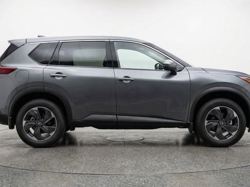 Used 2025 Nissan Rogue SV image 11