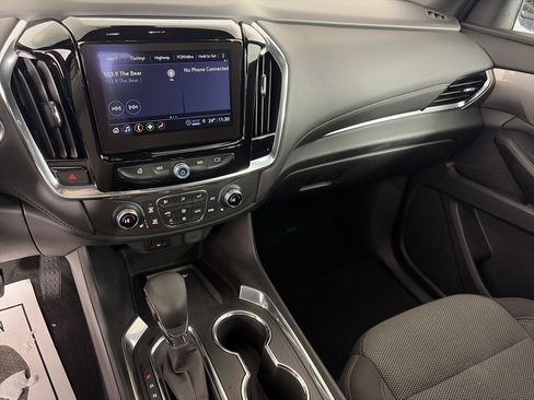Used 2023 Chevrolet Traverse LT image 4