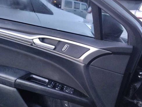 Used 2017 Ford Fusion SE w/ Equipment Group 601A FWD image 10