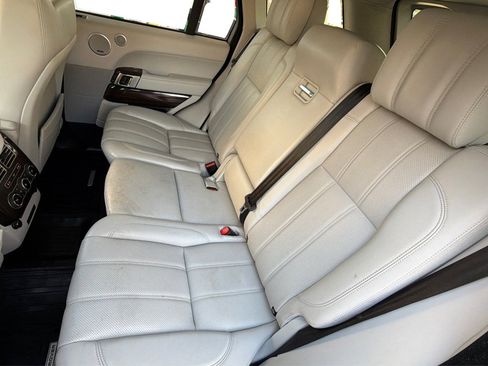 Used 2016 Land Rover Range Rover HSE image 17