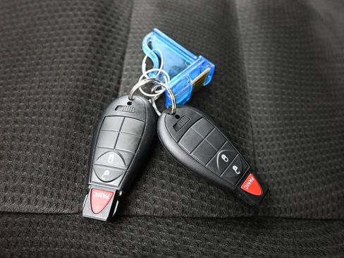 Used 2016 Dodge Grand Caravan SE image 56