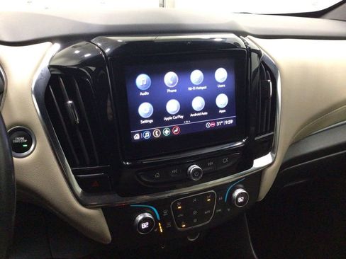 Used 2023 Chevrolet Traverse LT image 11