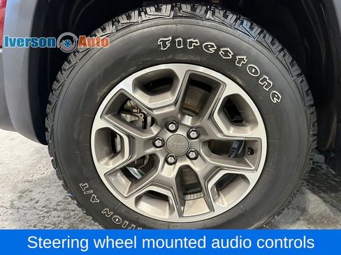 Used 2020 Jeep Cherokee Trailhawk image 12