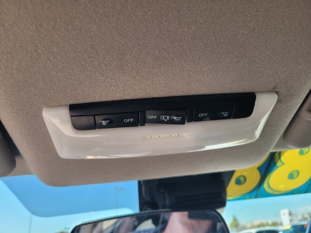 Certified 2025 Nissan Versa SV FWD image 22