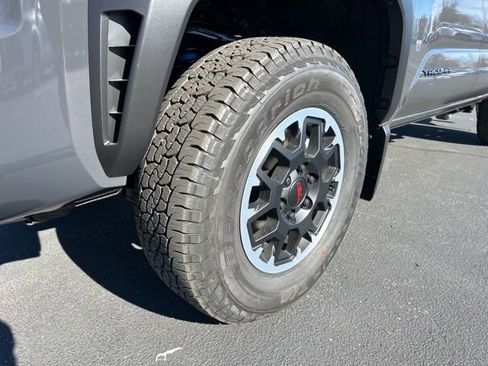 New 2025 Toyota Tacoma TRD Off-Road AWD/4WD image 12