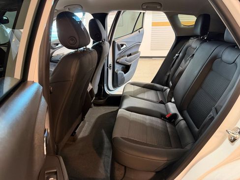 Used 2025 Chevrolet Trax LT w/ LT Convenience Package FWD image 38