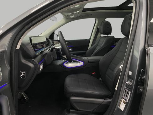 Certified 2025 Mercedes-Benz GLS 450 4MATIC image 32
