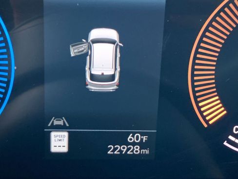 Used 2025 Hyundai Kona SEL image 40