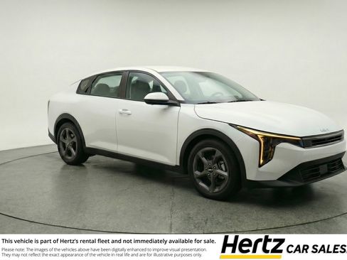 Used 2025 Kia K4 LXS image 1