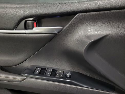 Used 2019 Toyota Camry XLE image 19