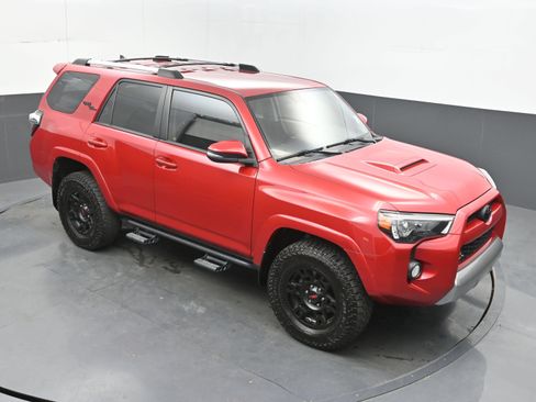 Used 2018 Toyota 4Runner TRD Off-Road Premium AWD/4WD image 31