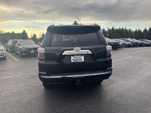 Used 2023 Toyota 4Runner Limited image 5
